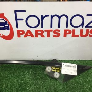 Right Front 1/4 Door Glass